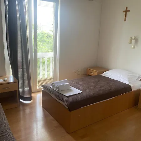 Guest House Regina Mundi-2